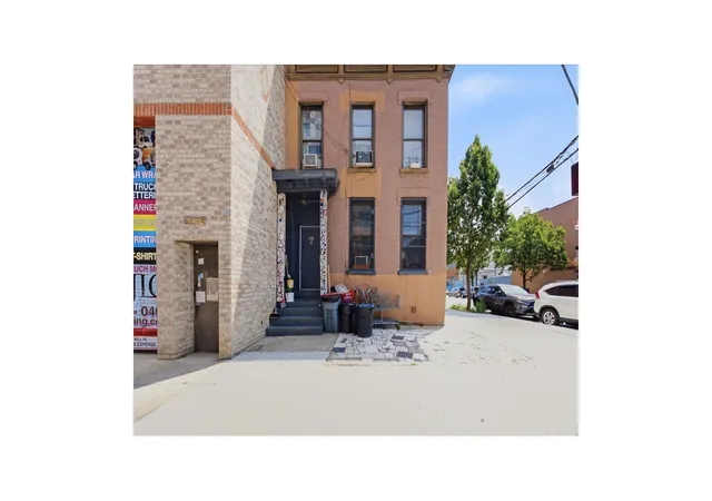 Photo 2 of Single family home for sale at 320 Jackson Ave, New York City, NY 10454 | MLS# RLS20106210 | Listing updated on 2026-09-20