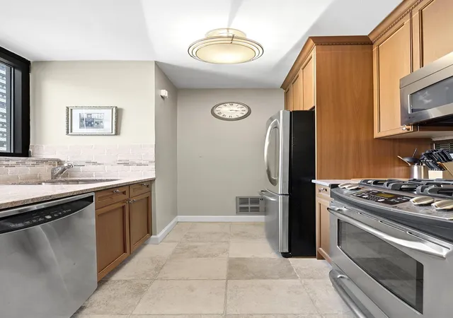 Photo 4 of Sale Pending at 255 E 49th Street #9-A, New York City, NY 10017 | MLS# RLS20106228 | Listing updated on 2026-10-03