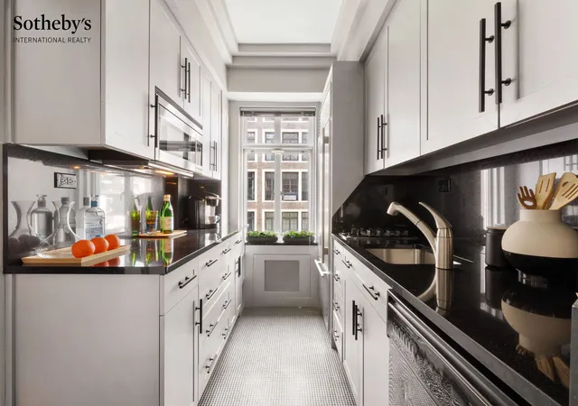 Listing Photo 5 - Condo for sale in building located at 65 E 76Th St, New York City, NY 10021 - Unit #10B