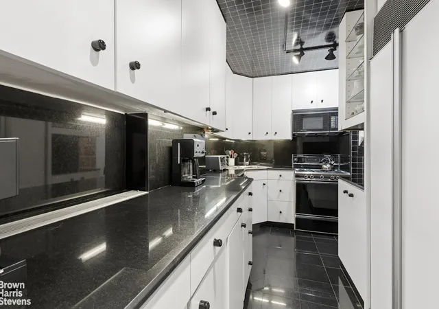 Photo 3 of Sale Pending at 60 Sutton Pl S #8JN, New York City, NY 10022 | MLS# RLS20106647 | Listing updated on 2026-09-09