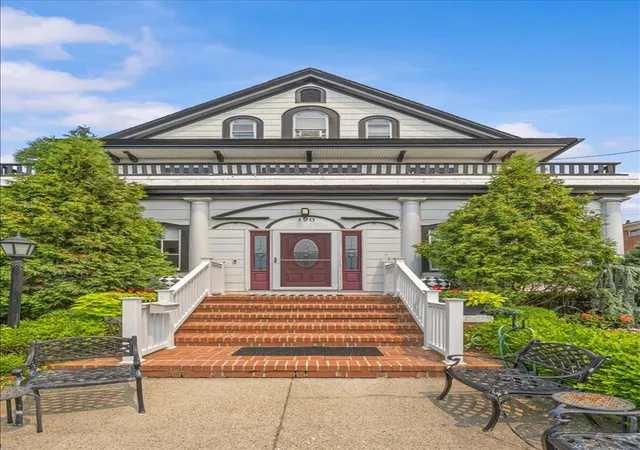 Photo 3 of Single family home for sale at 190 Beach 137th St, New York City, NY 11694 | MLS# RLS20106845 | Listing updated on 2026-10-07