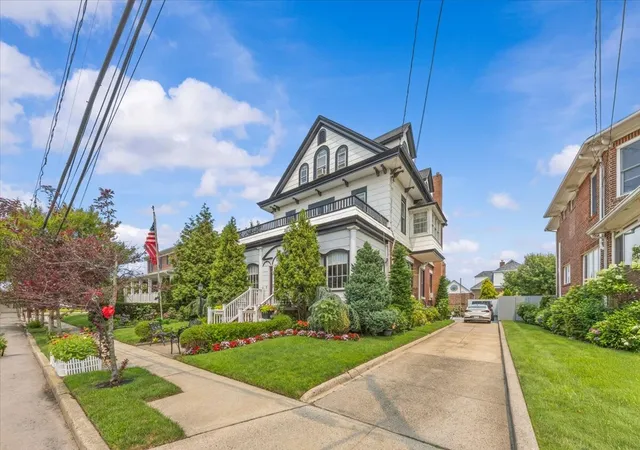 Photo 3 of Single family home for sale at 190 Beach 137th St, New York City, NY 11694 | MLS# RLS20106845 | Listing updated on 2026-10-07