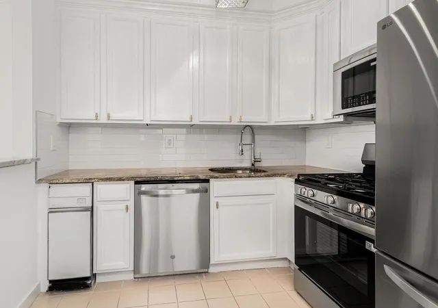 Photo 3 of Townhouse for sale at 150 Surf Dr #482, New York City, NY 10473 | MLS# RLS20106906 | Listing updated on 2026-10-03