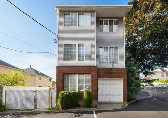 Photo 1 of Sale Pending at 16 Roosevelt Ct, New York City, NY 10314 | MLS# RLS20106974 | Listing updated on 2026-09-08