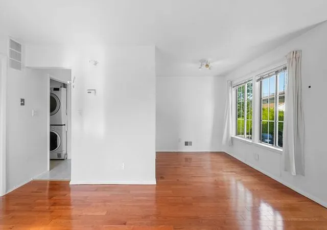 Photo 4 of Sale Pending at 16 Roosevelt Ct, New York City, NY 10314 | MLS# RLS20106974 | Listing updated on 2026-09-08