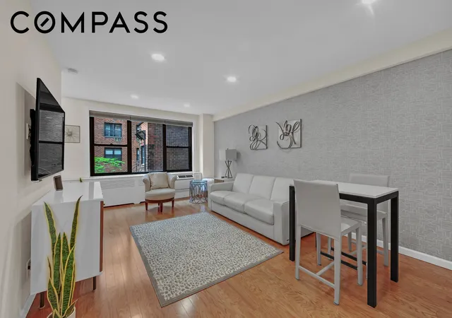 Photo 4 of House for sale at 2 Tudor City Pl #1NS, New York City, NY 10017 | MLS# RLS20107015 | Listing updated on 2026-09-20