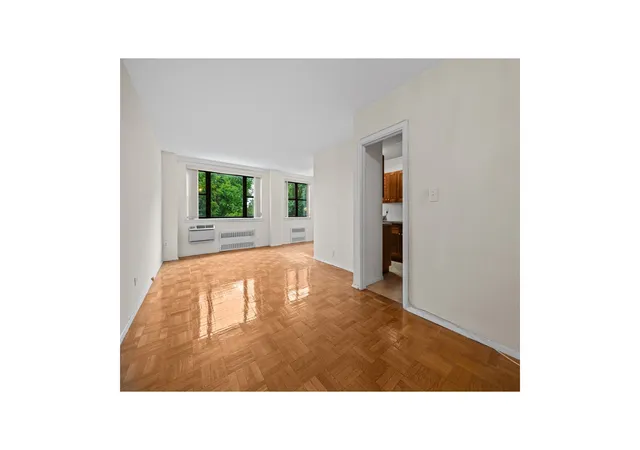 Photo 3 of Condo for sale at 735 Kappock St #7B, New York City, NY 10463 | MLS# RLS20108019 | Listing updated on 2026-09-29