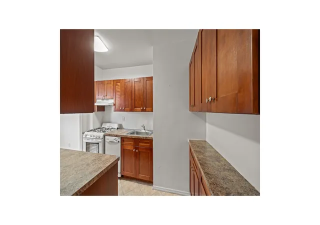 Photo 3 of House for sale at 735 Kappock St #7B, New York City, NY 10463 | MLS# RLS20108019 | Listing updated on 2026-09-29