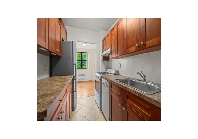 Photo 4 of House for sale at 735 Kappock St #7B, New York City, NY 10463 | MLS# RLS20108019 | Listing updated on 2026-09-29