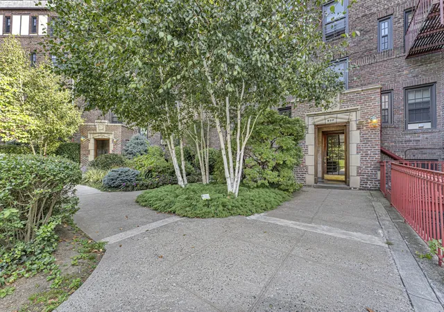 Photo 4 of House for sale at 525 W 238th Street #10, New York City, NY 10463 | MLS# RLS20108131 | Listing updated on 2026-09-02