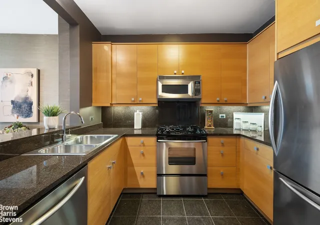 Photo 3 of House for sale at 120 Riverside Blvd #6R, New York City, NY 10069 | MLS# RLS20108678 | Listing updated on 2026-09-17