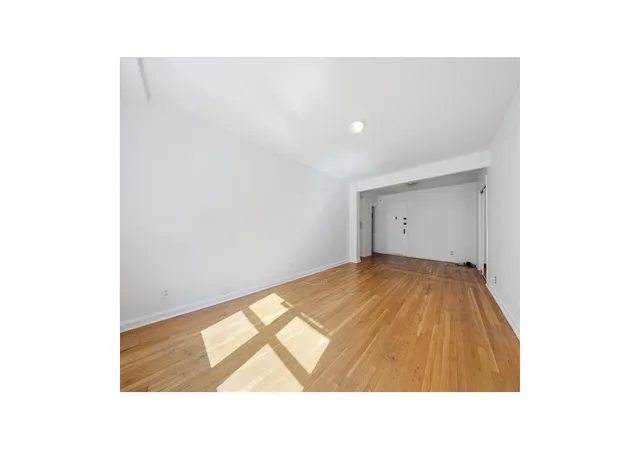 Photo 4 of House for sale at 2080 Barnes Ave #2D, New York City, NY 10462 | MLS# RLS20109155 | Listing updated on 2026-09-19