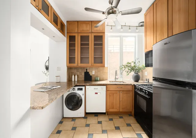 Photo 3 of Sale Pending at 444 E 58th Street #5C, New York City, NY 10022 | MLS# RLS20109161 | Listing updated on 2026-09-18