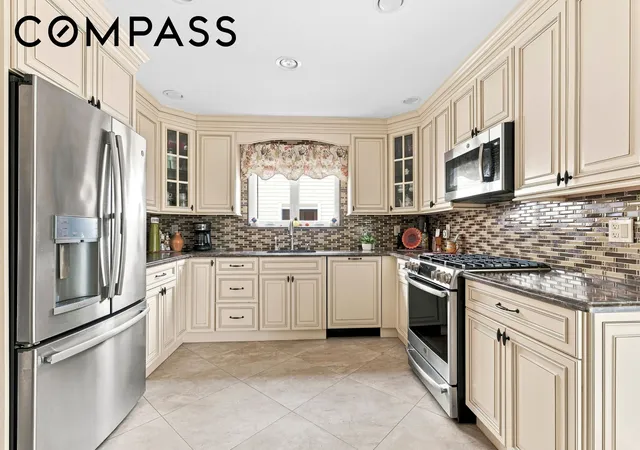Photo 3 of Single family home for sale at 78 Kennington St, New York City, NY 10308 | MLS# RLS20109234 | Listing updated on 2026-09-26