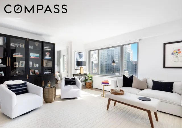 Listing Photo 2 - Condo for sale in building located at 200 E 62nd St, New York City, NY 10065 - Unit #10C