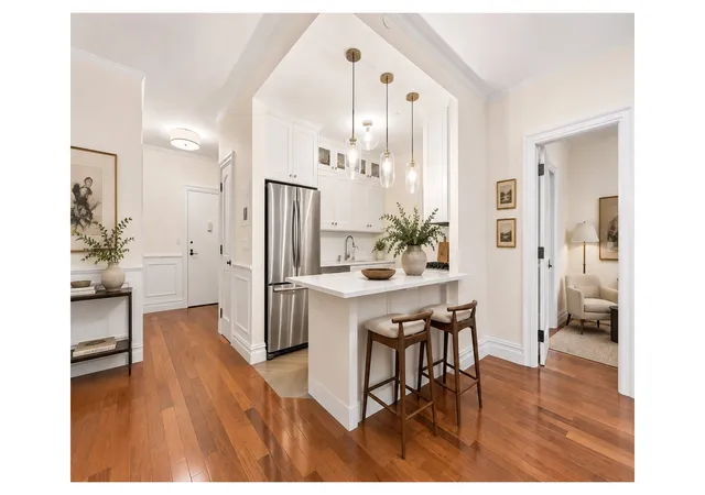 Photo 2 of House for sale at 1 Wall St Ct #1009, New York City, NY 10005 | MLS# RLS20109539 | Listing updated on 2026-09-18