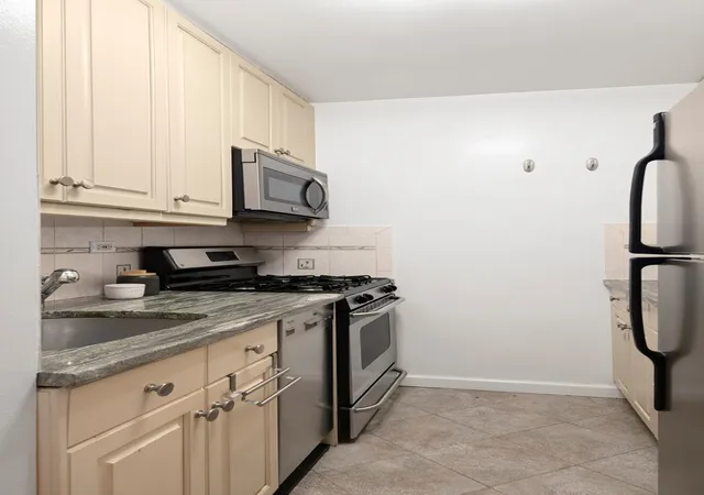 Photo 3 of House for sale at 160 W End Ave #26J, New York City, NY 10023 | MLS# RLS20109718 | Listing updated on 2026-10-04