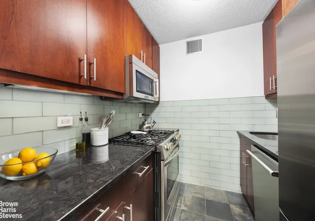 Photo 3 of Condo for sale at 300 Rector Pl #2H, New York City, NY 10280 | MLS# RLS20109827 | Listing updated on 2026-09-23