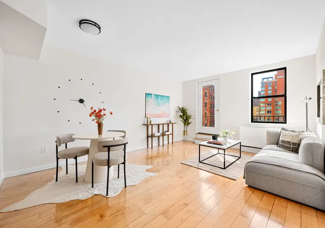 Listing Photo 2 - Condo for sale in building located at 186 W 80Th St, New York, NY 10024 - Unit #10E