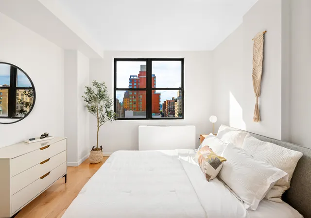 Listing Photo 4 - Condo for sale in building located at 186 W 80Th St, New York, NY 10024 - Unit #10E