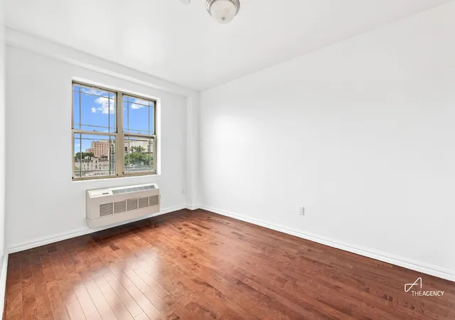 Listing Photo 2 - Condo for sale in building located at 40-40 75Th St, New York, NY 11373 - Unit #6E