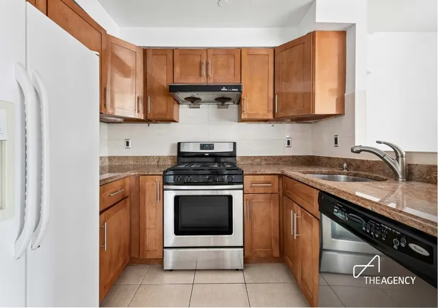 Listing Photo 3 - Condo for sale in building located at 40-40 75Th St, New York, NY 11373 - Unit #6E