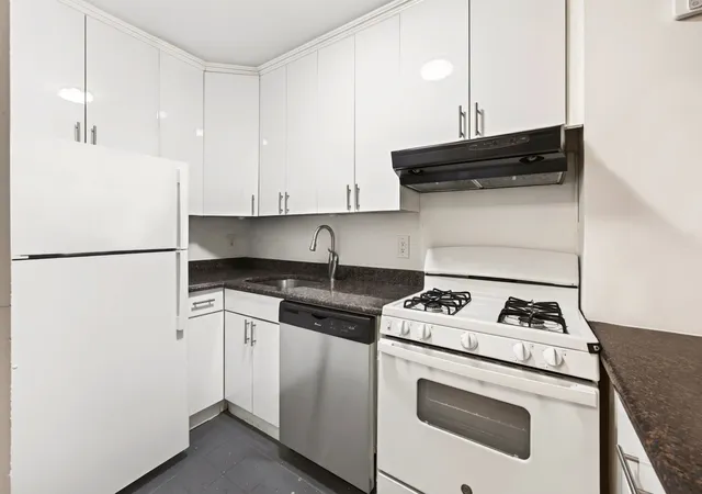 Photo 3 of House for sale at 211 W 71St St #3C, New York City, NY 10023 | MLS# RLS20110997 | Listing updated on 2026-10-06