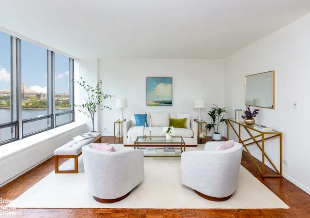 Listing Photo 4 - Condo for sale in building located at 870 United Nations Plz, New York City, NY 10017 - Unit #10C