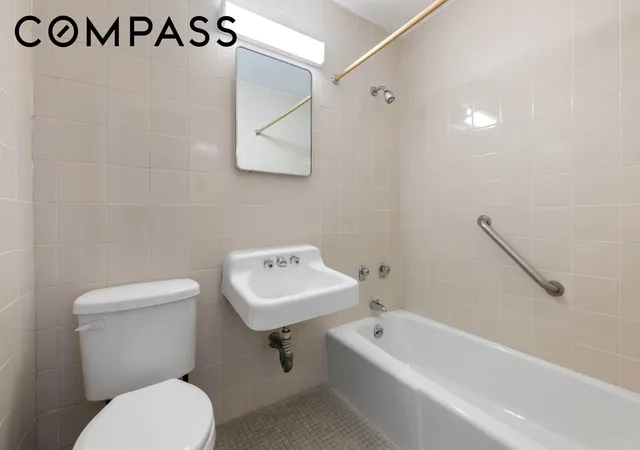 Photo 3 of House for sale at 2550 Olinville Ave #7E, New York City, NY 10467 | MLS# RLS20111294 | Listing updated on 2026-08-30