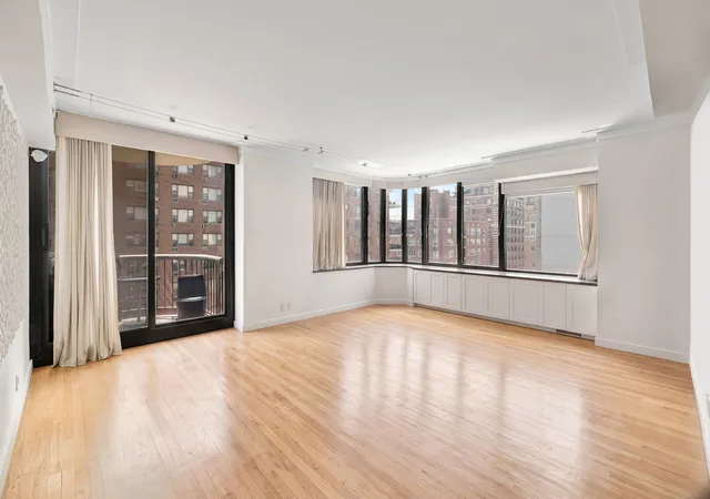 Listing Photo 2 - Condo for sale in 52 East End Avenue located at 52 E End Ave, New York, NY 10028 - Unit #10ABC