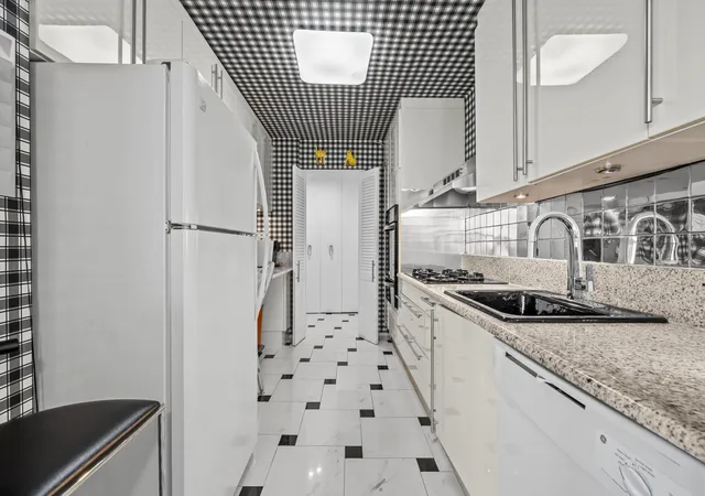 Photo 4 of House for sale at 555 Kappock St #21D, New York City, NY 10463 | MLS# RLS20111719 | Listing updated on 2026-09-20