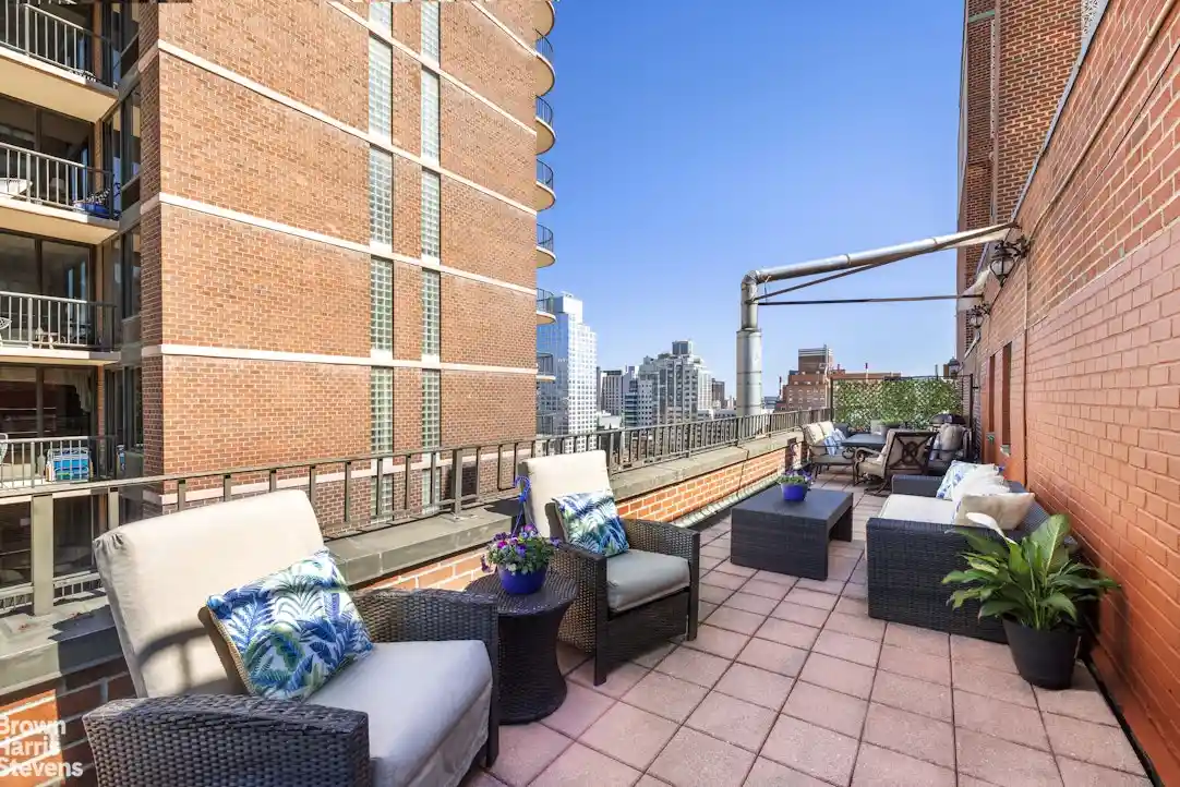 Listing Photo 2 - Condo for sale in 301 E 64Th St located at 301 E 64Th St, New York City, NY 10065 - Unit #PHA