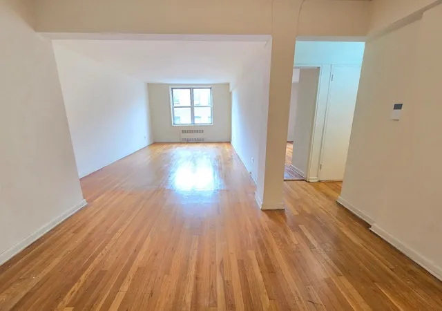 Photo 2 of Condo for sale at 1475 Thieriot Ave #4J, New York City, NY 10460 | MLS# RLS20112034 | Listing updated on 2026-09-26