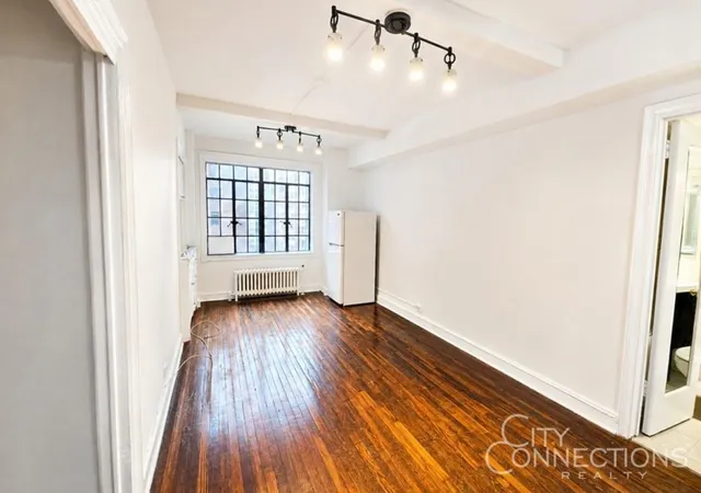 Photo 3 of Condo for sale at 5 Tudor City Pl #816, New York City, NY 10017 | MLS# RLS20112555 | Listing updated on 2026-10-04