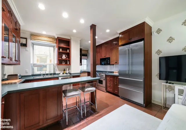 Listing Photo 1 - Condo for sale in building located at 1326 Madison Ave, New York City, NY 10128 - Unit #22