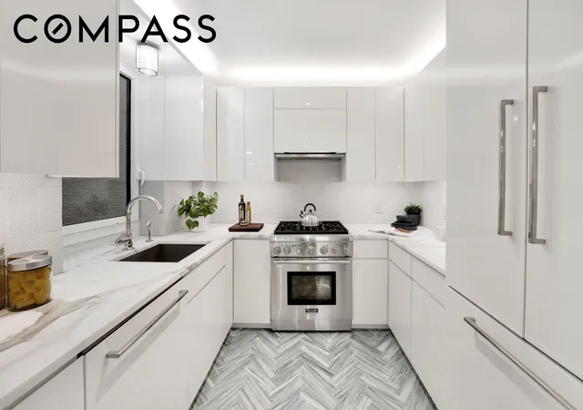 Photo 2 of House for sale at 860 5th Avenue #4M, New York City, NY 10065 | MLS# RLS20107814 | Listing updated on 2026-09-08
