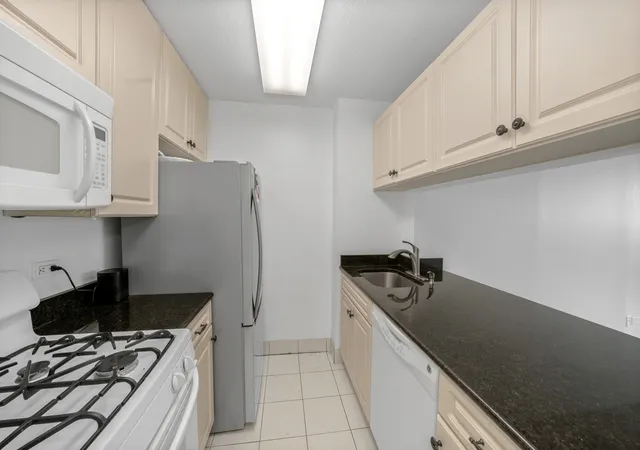 Photo 3 of Condo for sale at 200 Rector Pl #10K, New York City, NY 10280 | MLS# RLS20113117 | Listing updated on 2026-09-16