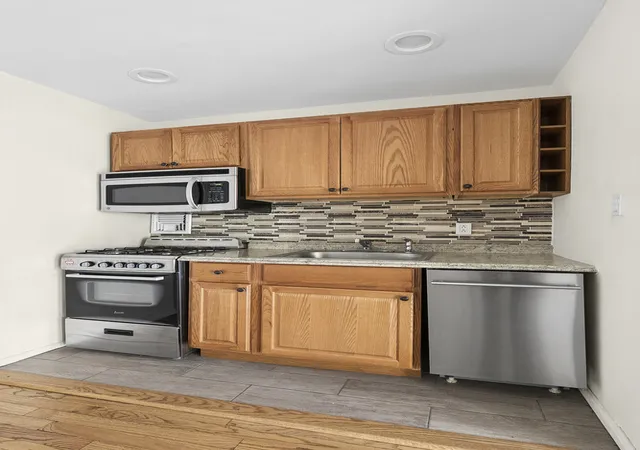 Photo 3 of Condo for sale at 1420 York Ave #4B, New York City, NY 10021 | MLS# RLS20113147 | Listing updated on 2026-10-02