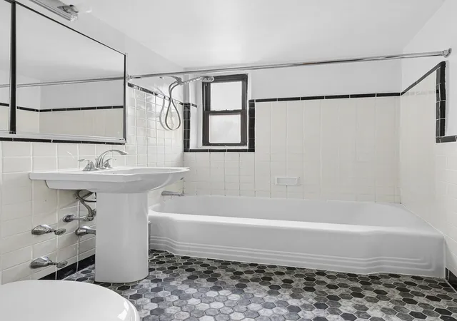 Listing Photo 4 - Condo for sale in building located at 1420 York Ave, New York City, NY 10021 - Unit #4B