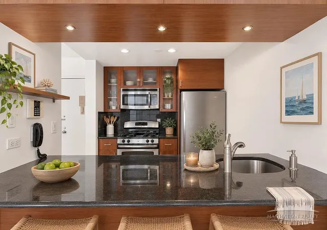 Photo 2 of Condo for sale at 380 Rector Pl #8J, New York City, NY 10280 | MLS# RLS20113334 | Listing updated on 2026-09-24