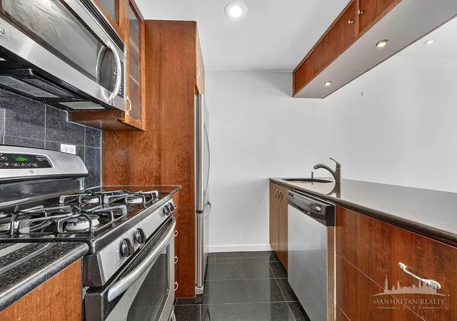 Photo 3 of Condo for sale at 380 Rector Pl #8J, New York City, NY 10280 | MLS# RLS20113334 | Listing updated on 2026-09-24