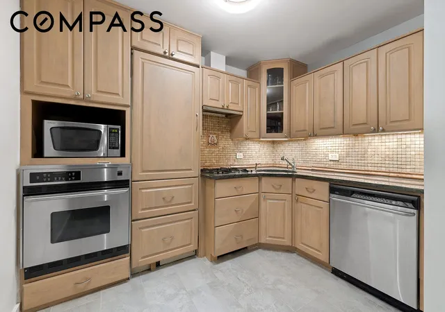 Photo 2 of House for sale at 211 Thompson St #LD, New York City, NY 10012 | MLS# RLS20113469 | Listing updated on 2026-09-23