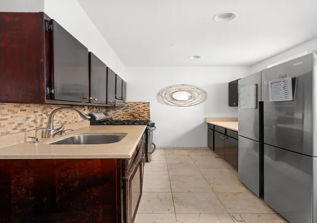 Photo 3 of Condo for sale at 101 Linden St #4E, New York City, NY 11221 | MLS# RLS20113587 | Listing updated on 2026-09-20