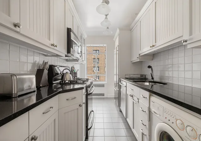 Photo 3 of Sale Pending at 565 W End Ave #7A, New York City, NY 10024 | MLS# RLS20114272 | Listing updated on 2026-09-24