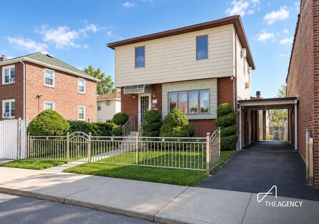 Photo 2 of Single family home for sale at 11 Austin Ave, New York City, NY 10305 | MLS# RLS20114666 | Listing updated on 2026-09-12