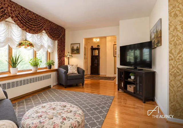 Photo 3 of Single family home for sale at 11 Austin Ave, New York City, NY 10305 | MLS# RLS20114666 | Listing updated on 2026-09-12