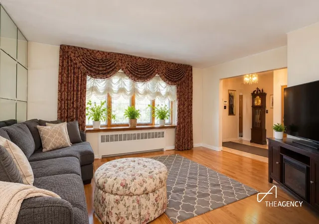Photo 4 of Single family home for sale at 11 Austin Ave, New York City, NY 10305 | MLS# RLS20114666 | Listing updated on 2026-09-12