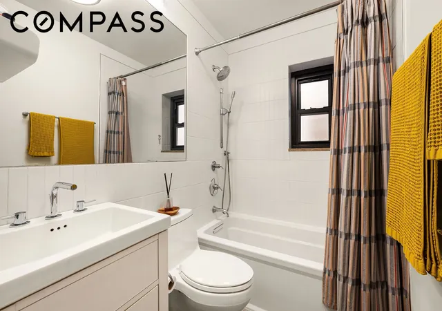 Photo 4 of House for sale at 422 W 20th Street #2B, New York City, NY 10011 | MLS# RLS20094948 | Listing updated on 2026-09-14