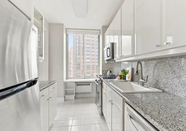 Photo 2 of Condo for sale at 200 Riverside Blvd #25E, New York City, NY 10069 | MLS# RLS20114861 | Listing updated on 2026-09-15