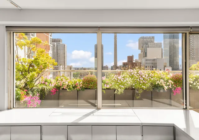 Listing Photo 2 - Condo for sale in building located at 370 E 76Th St, New York City, NY 10021 - Unit #A1808